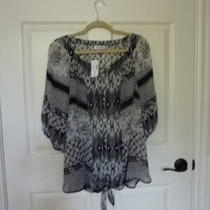 Dressbarn Black and White Blouse with Pearl Buttons and a Tied-Waist 2X